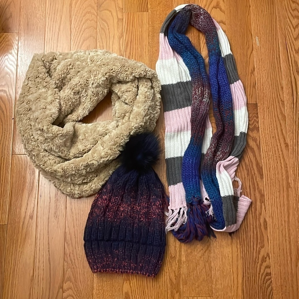 SET of winter scarves and hat